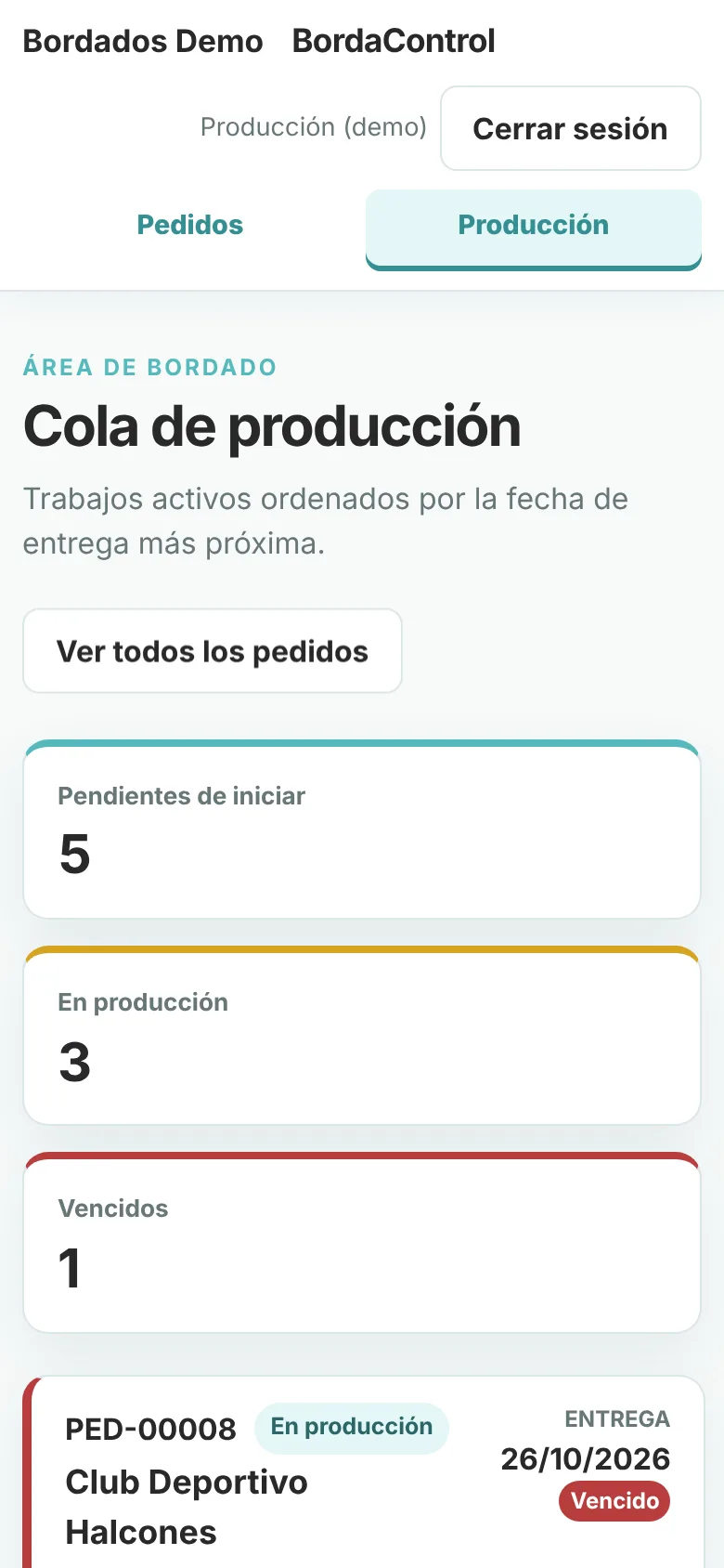 Cola de producción en el celular con trabajos pendientes, en producción y vencidos.